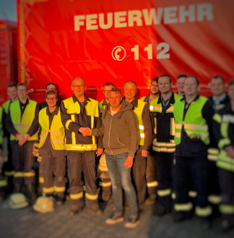 Lokaler Unternehmer überreicht als „Dankeschön“ eine Geldspende an den Förderverein der Feuerwehr Siershahn